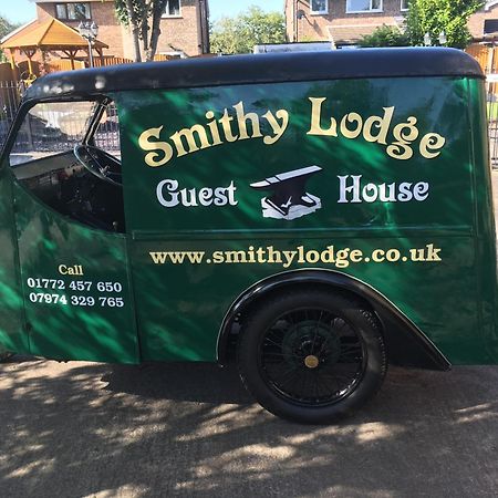Smithy Lodge Guest House Leyland Eksteriør billede